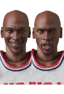 MAFEX_Michael_Jordan_1992_TEAMUSA_4.jpg