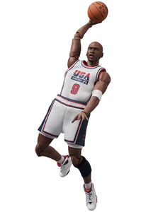 MAFEX_Michael_Jordan_1992_TEAMUSA_6.jpg